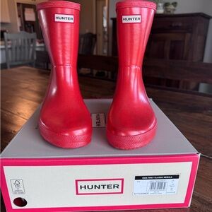 NWT Hunter Bright Tang Red Children's Boots